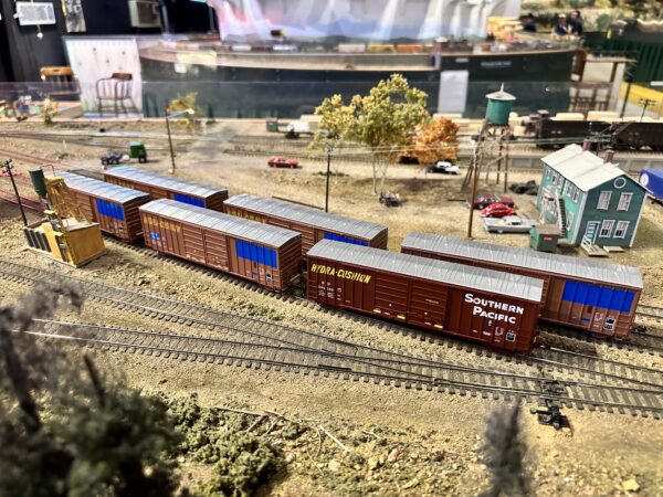 Rapido HO PCF B70 Boxcar Set of 6: SP Car #7 and OC&E Patched over Southern Pacific in 5 Car Numbers - Image 8